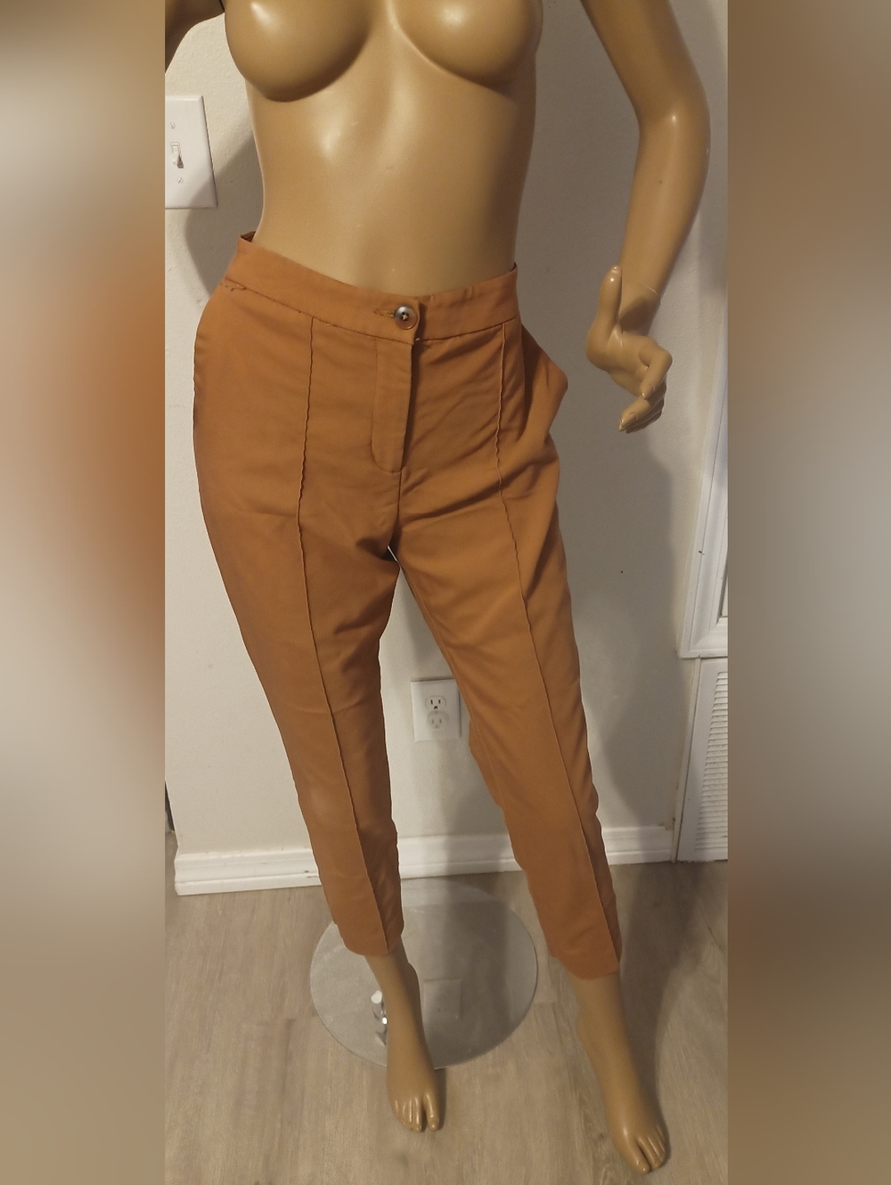 Express Cropped Tapered Pants in Camel